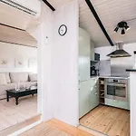 6 Person In Rønde