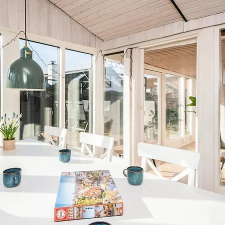 6 Person In Feriehus Rønde
